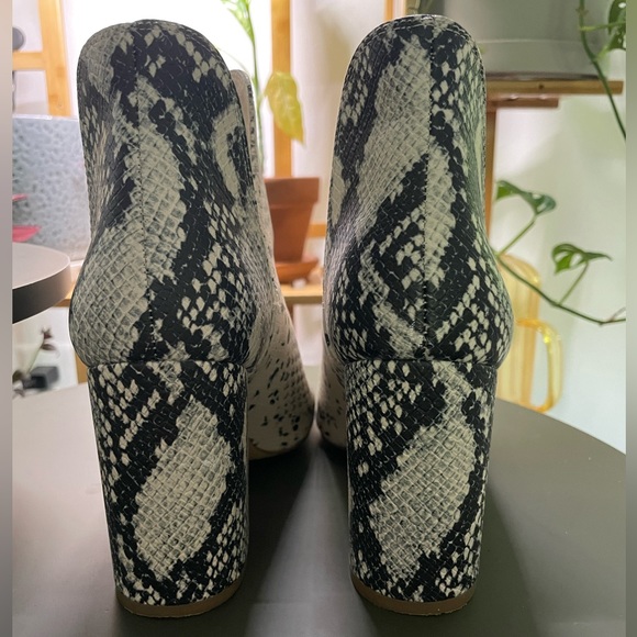 Steve Madden Madden Girl Snake Soin Booties - Picture 4 of 4